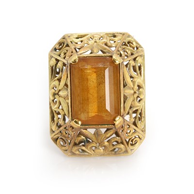 Lot 94 - A gold citrine set pierced scroll design ring