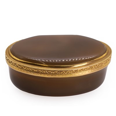 Lot 285 - An early 19th century gold mounted hardstone snuffbox