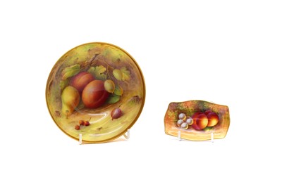 Lot 83 - A Royal Worcester porcelain dish