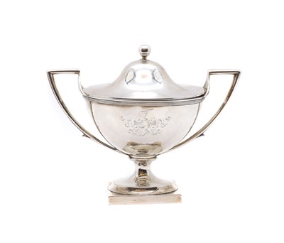 Lot 1 - A George III silver sauce tureen and cover