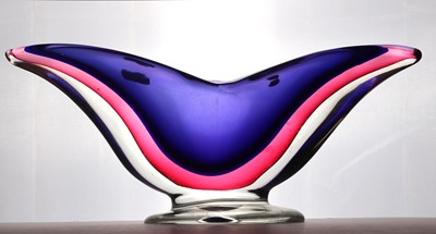 Lot 99 - A Murano glass sommerso bowl