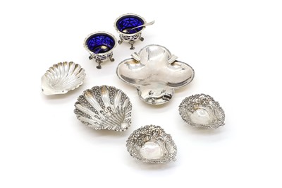 Lot 22 - A collection of silver items