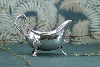 Lot 245 - A George III Irish silver sauce boat