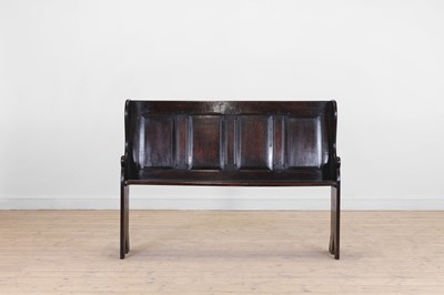 Lot 139 - A small oak settle
