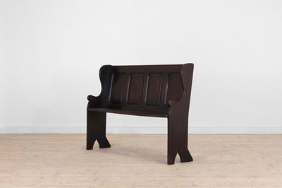 Lot 139 - A small oak settle