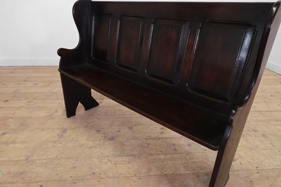 Lot 139 - A small oak settle