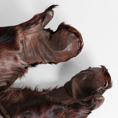 Lot 14 - A pair of frontiersman bearskin gloves