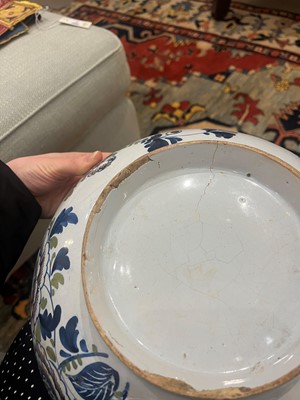 Lot 2 - A delftware tin-glazed earthenware punchbowl
