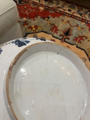 Lot 2 - A delftware tin-glazed earthenware punchbowl