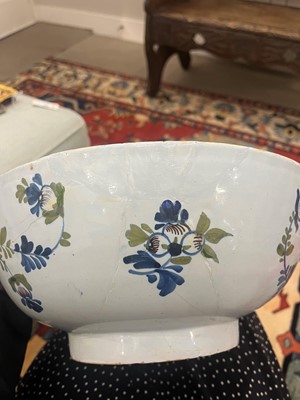 Lot 2 - A delftware tin-glazed earthenware punchbowl