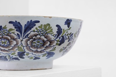 Lot 2 - A delftware tin-glazed earthenware punchbowl
