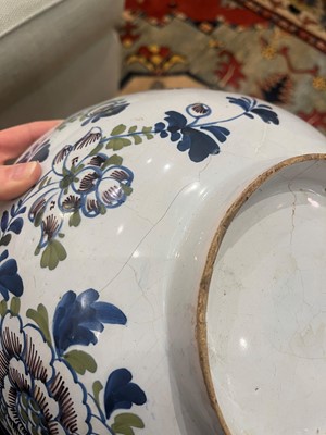 Lot 2 - A delftware tin-glazed earthenware punchbowl