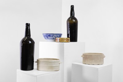 Lot 223 - A group of glass and ceramic wares