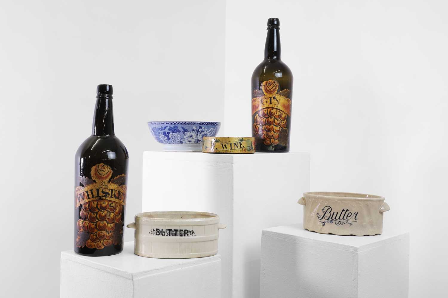 Lot 223 - A group of glass and ceramic wares