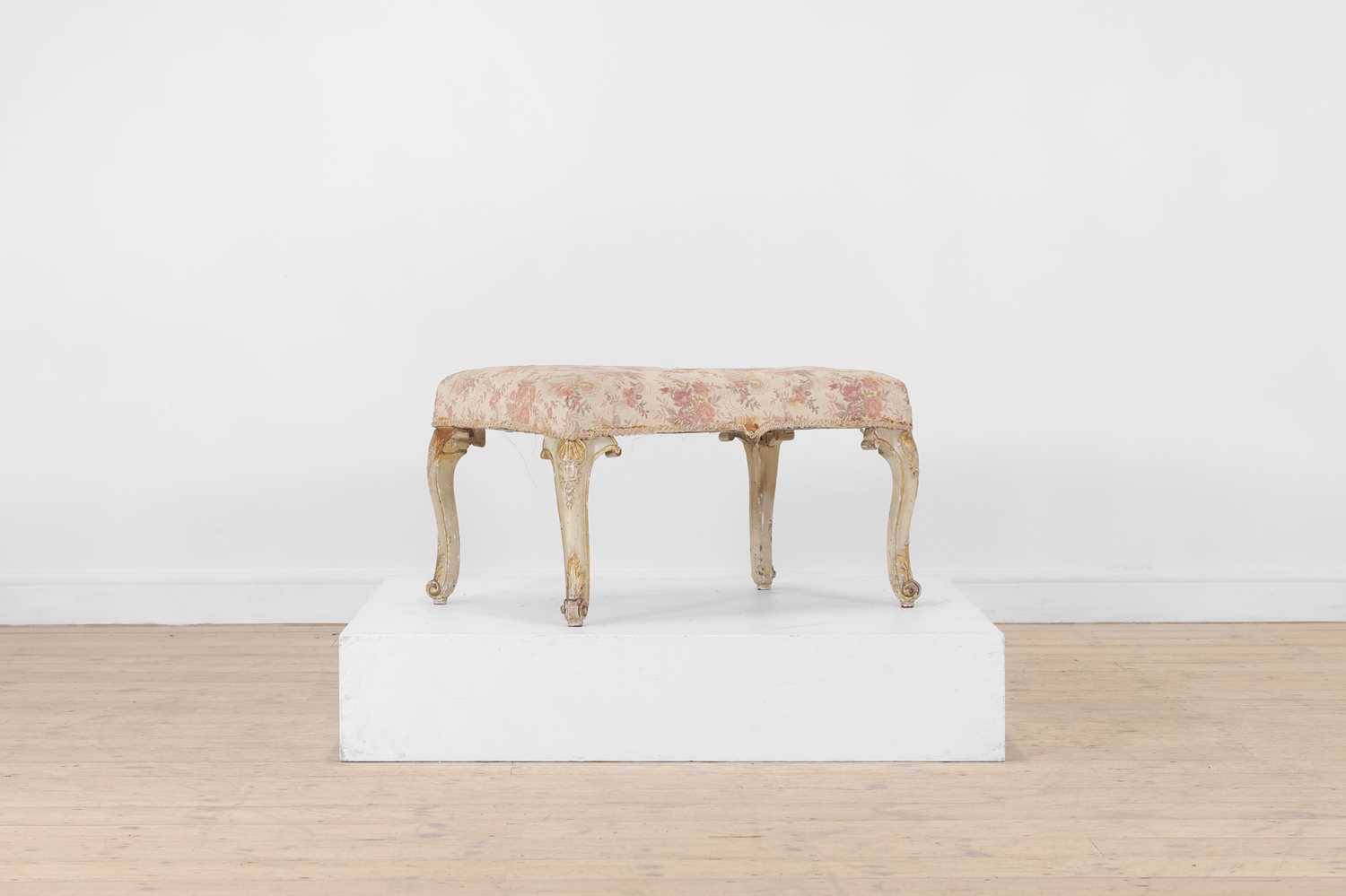 Lot 186 - A painted and parcel-gilt stool