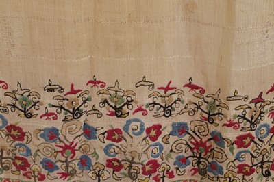 Lot 174 - A group of embroidered linens