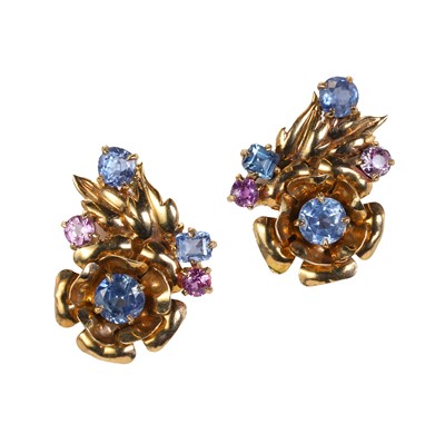 Lot 93 - A pair of rose gold varicoloured sapphire clip earrings, c.1950
