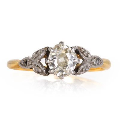 Lot 81 - A gold single stone diamond ring