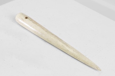 Lot 317 - A whalebone fid