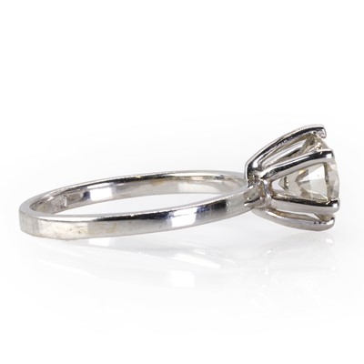 Lot 224 - A white gold single stone diamond ring