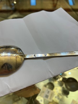 Lot 240 - A Charles II provincial silver Puritan spoon