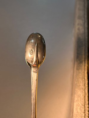 Lot 227 - A William IV silver condiment ladle