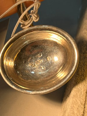 Lot 227 - A William IV silver condiment ladle