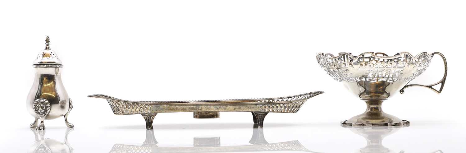 Lot 6 - A collection of silver items