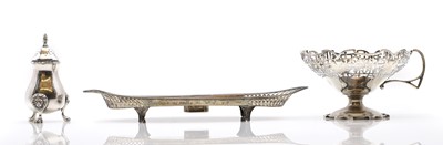 Lot 6 - A collection of silver items