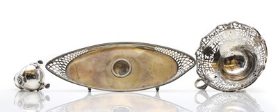 Lot 6 - A collection of silver items