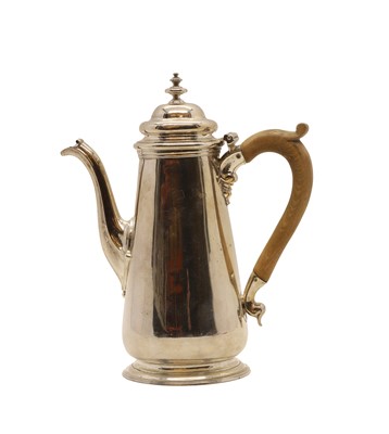 Lot 10 - A George III silver coffee pot