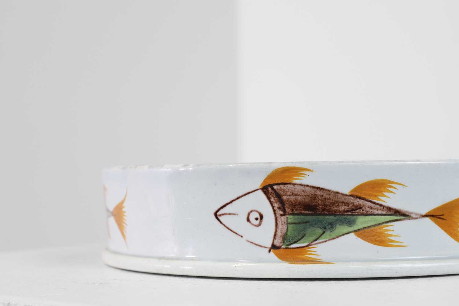 Lot 318 - A glazed pottery char dish