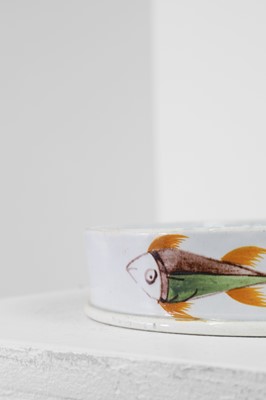 Lot 318 - A glazed pottery char dish