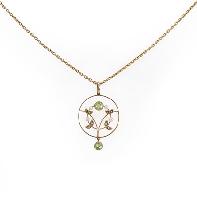 Lot 36 - An Edwardian gold peridot, split pearl drop pendant and chain