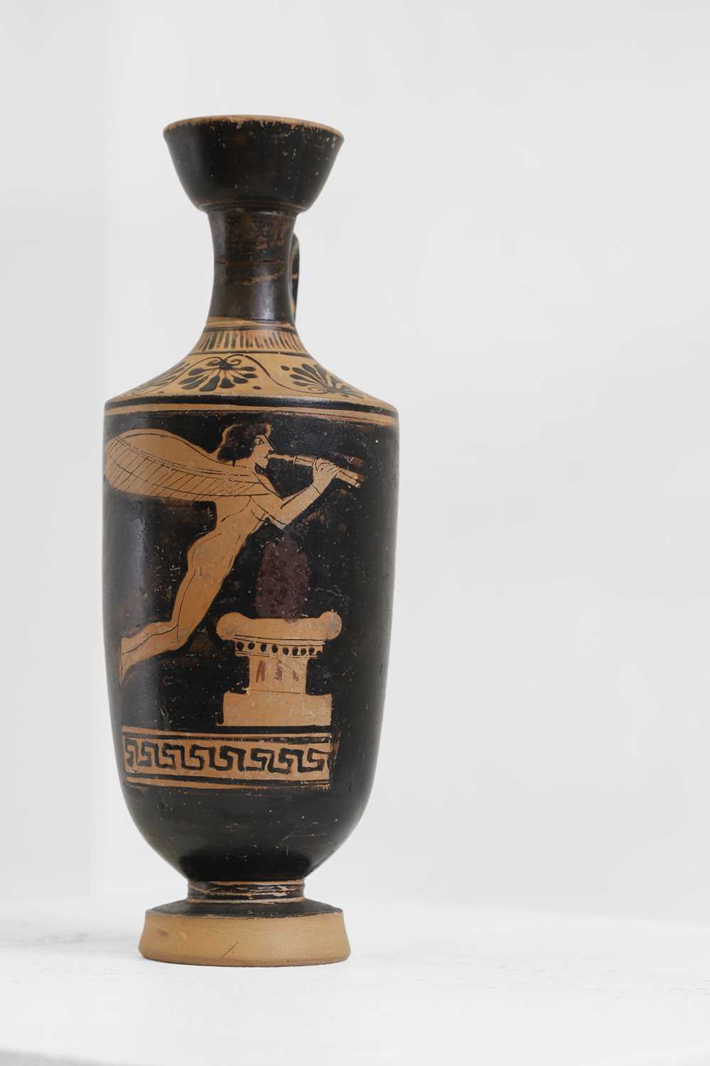 Lot 87 - An Attic red-figure lekythos