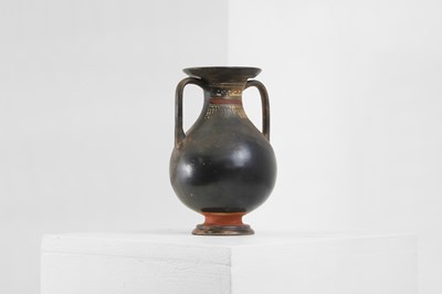Lot 82 - An Apulian Gnathian ware pottery pelike