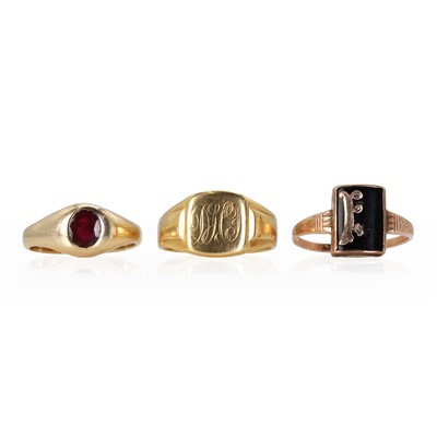 Lot 237 - Three gentlemen's gold rings
