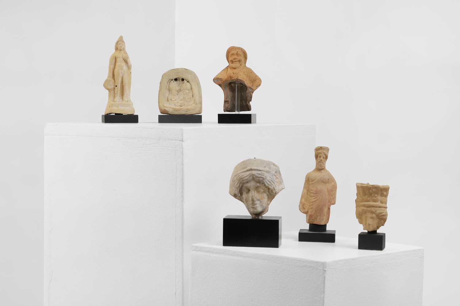 Lot 98 - A group of six small antiquities