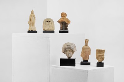 Lot 98 - A group of six small antiquities