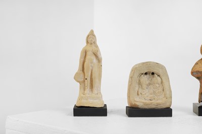 Lot 98 - A group of six small antiquities