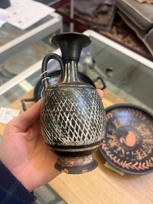 Lot 101 - A group of four Apulian pottery antiquities