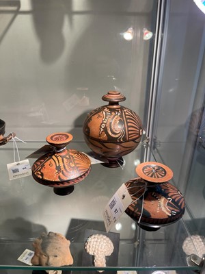 Lot 97 - A group of three Apulian pottery vessels
