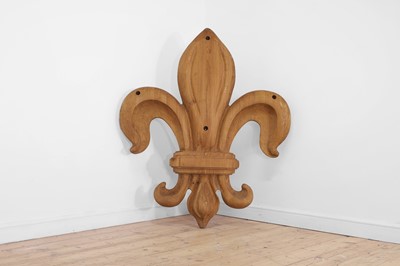 Lot 47 - A large carved oak fleur-de-lys mount