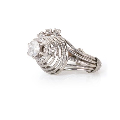 Lot 117 - A white gold diamond wirework swirl design ring