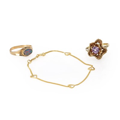 Lot 238 - A small group of gold jewellery