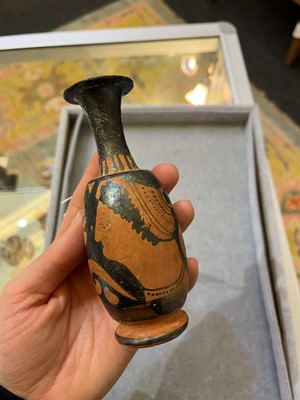 Lot 84 - An Apulian squat red figure pottery lekythos