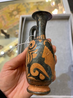 Lot 84 - An Apulian squat red figure pottery lekythos