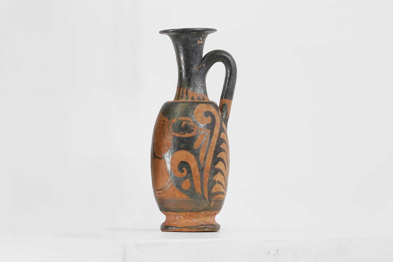 Lot 84 - An Apulian squat red figure pottery lekythos