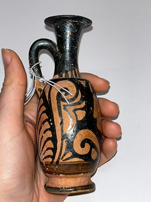 Lot 84 - An Apulian squat red figure pottery lekythos