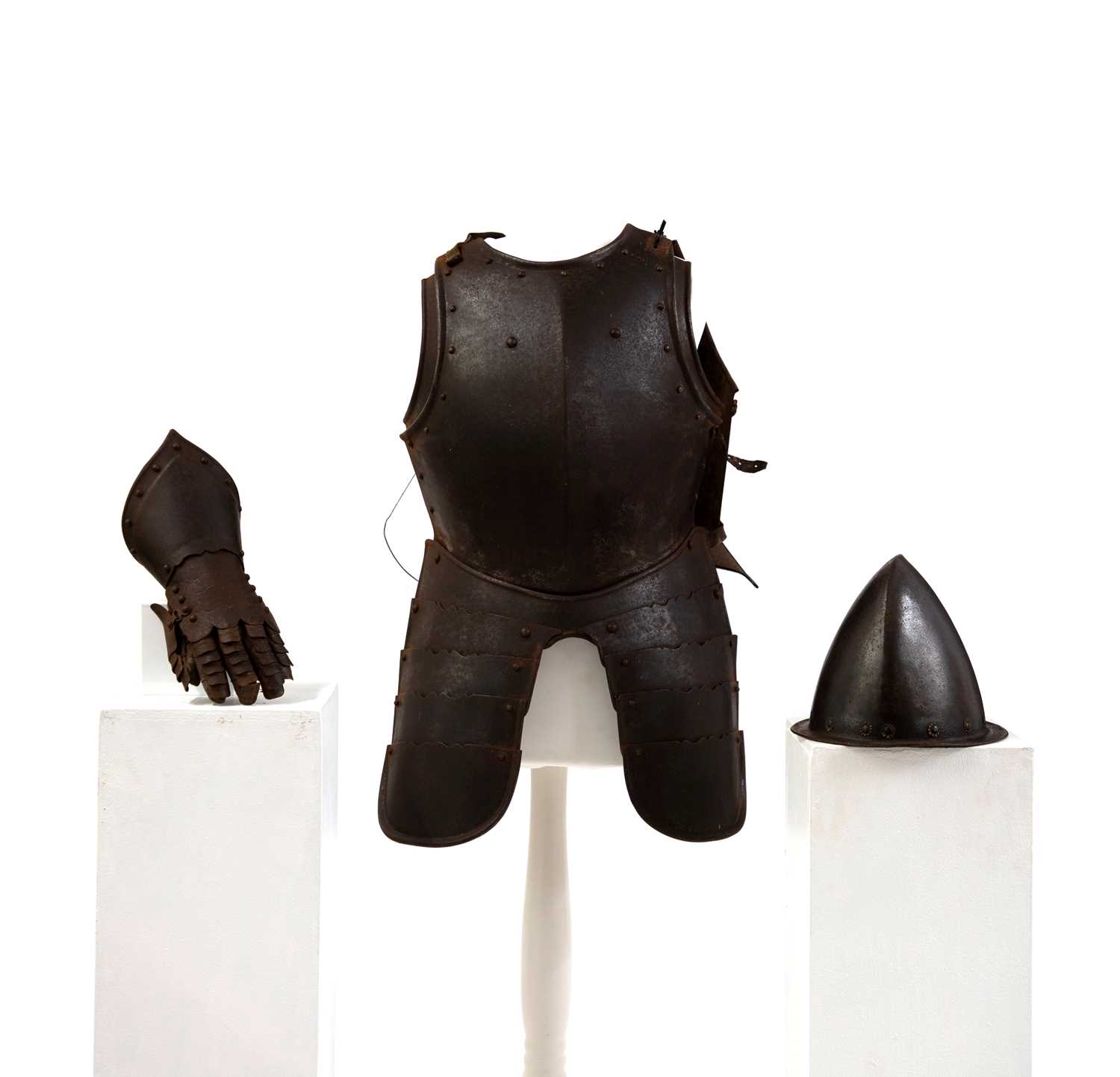 Lot 153 - A part suit of armour
